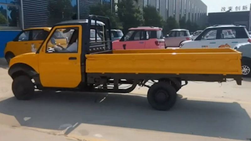 Electric Pickup Truck (Long Truck Bed)